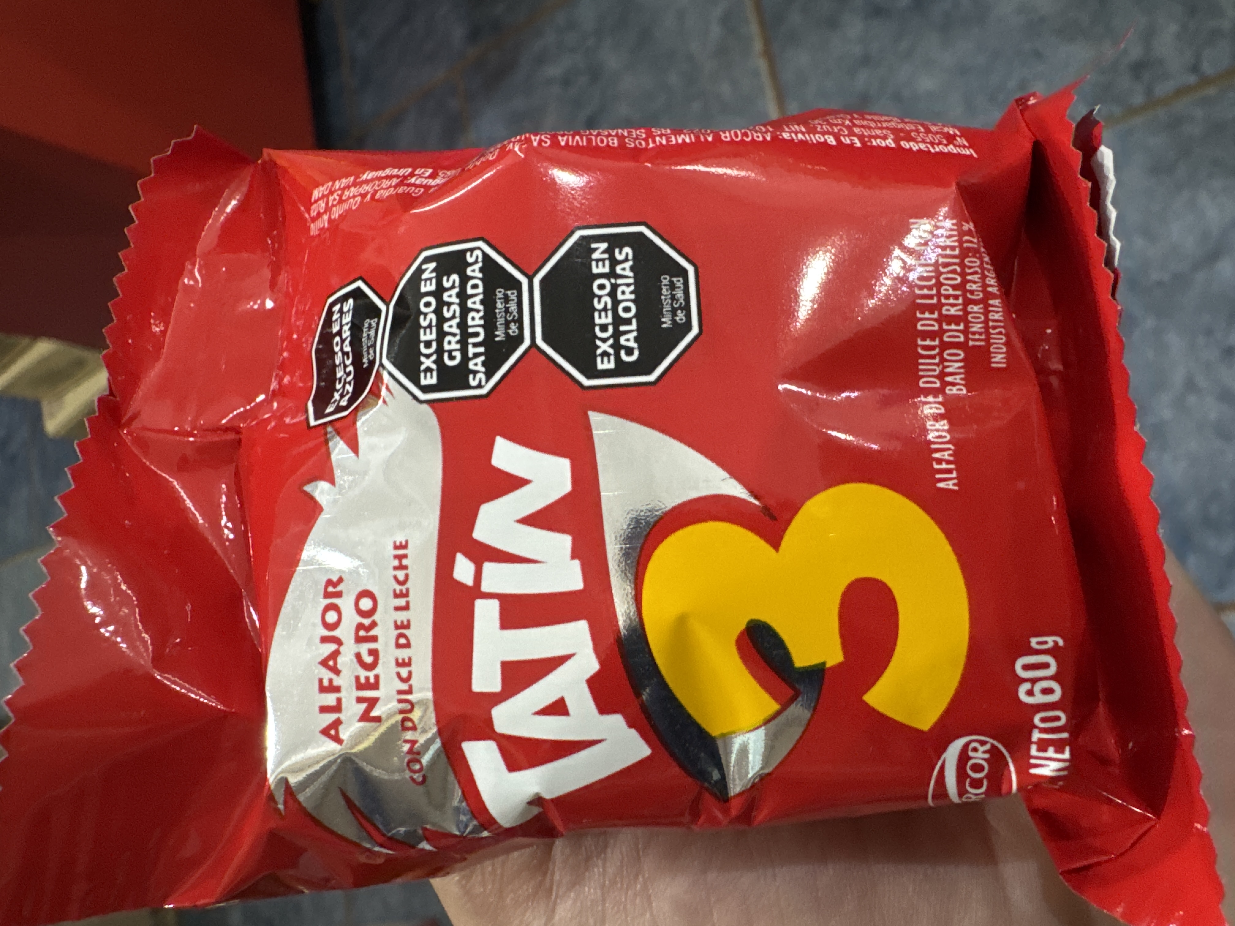 Tatín Alfajor Negro Triple con Dulce de Leche