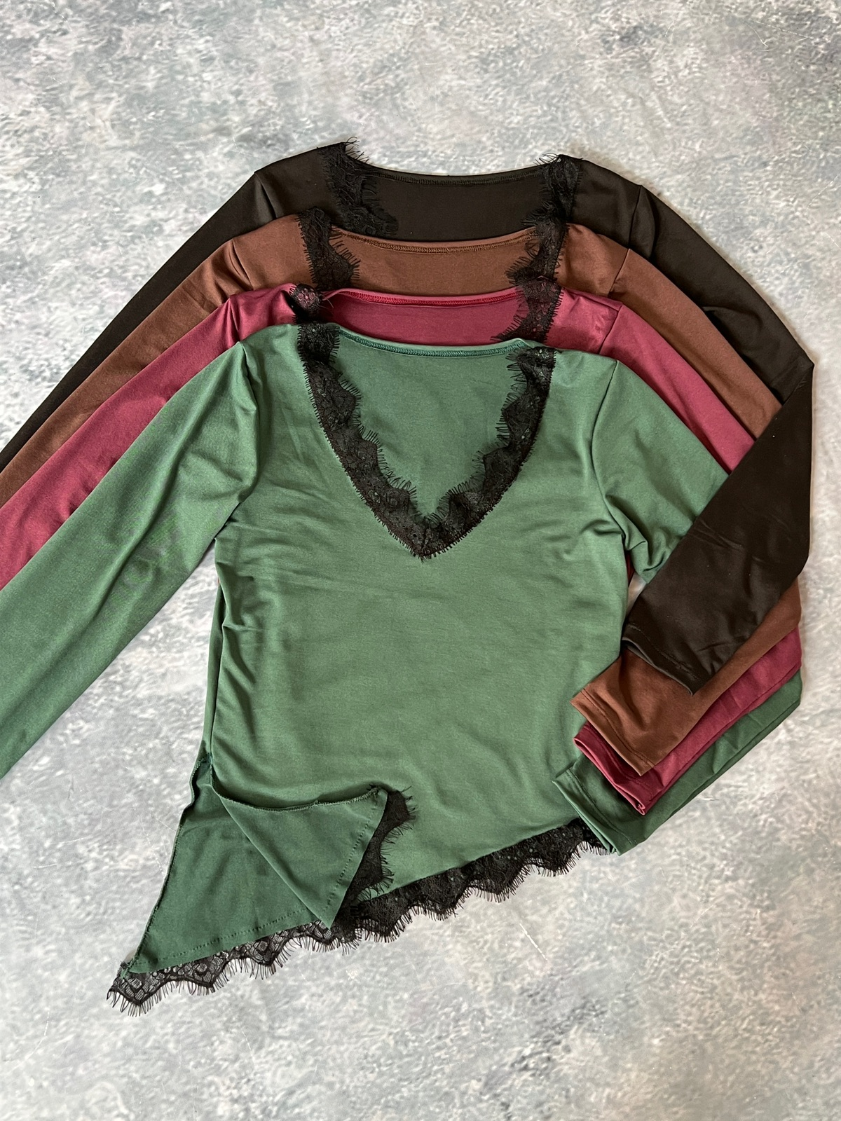 Remera puntilla irregular